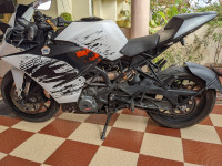 Black And White KTM RC 390