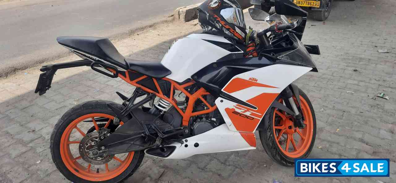 Orange, White KTM RC 200