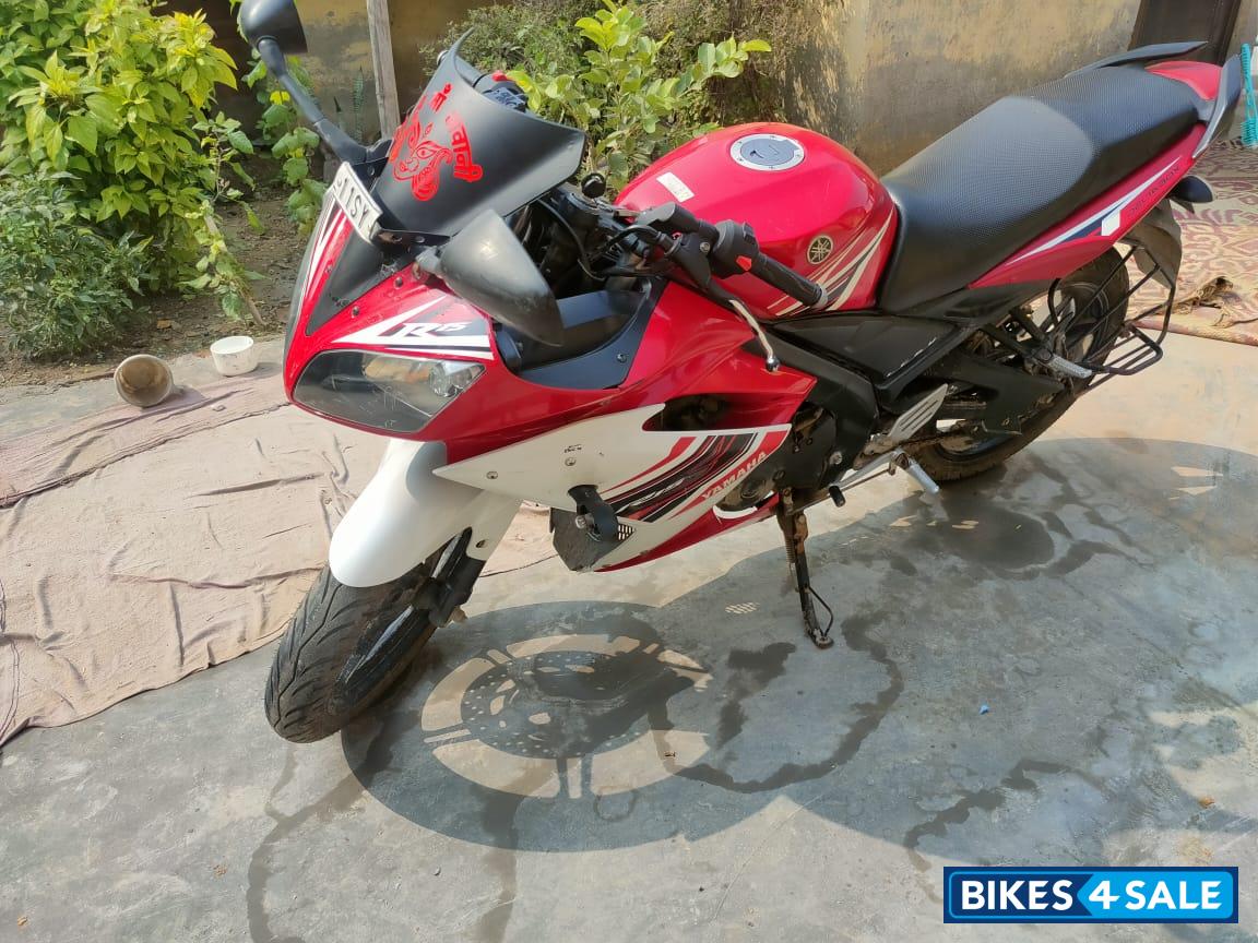 Red Yamaha YZF R15 S