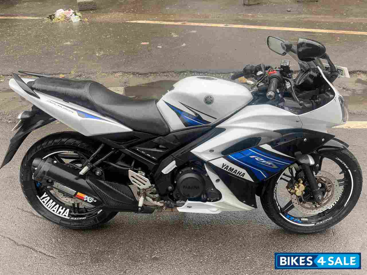 White And Black Yamaha YZF R15 S