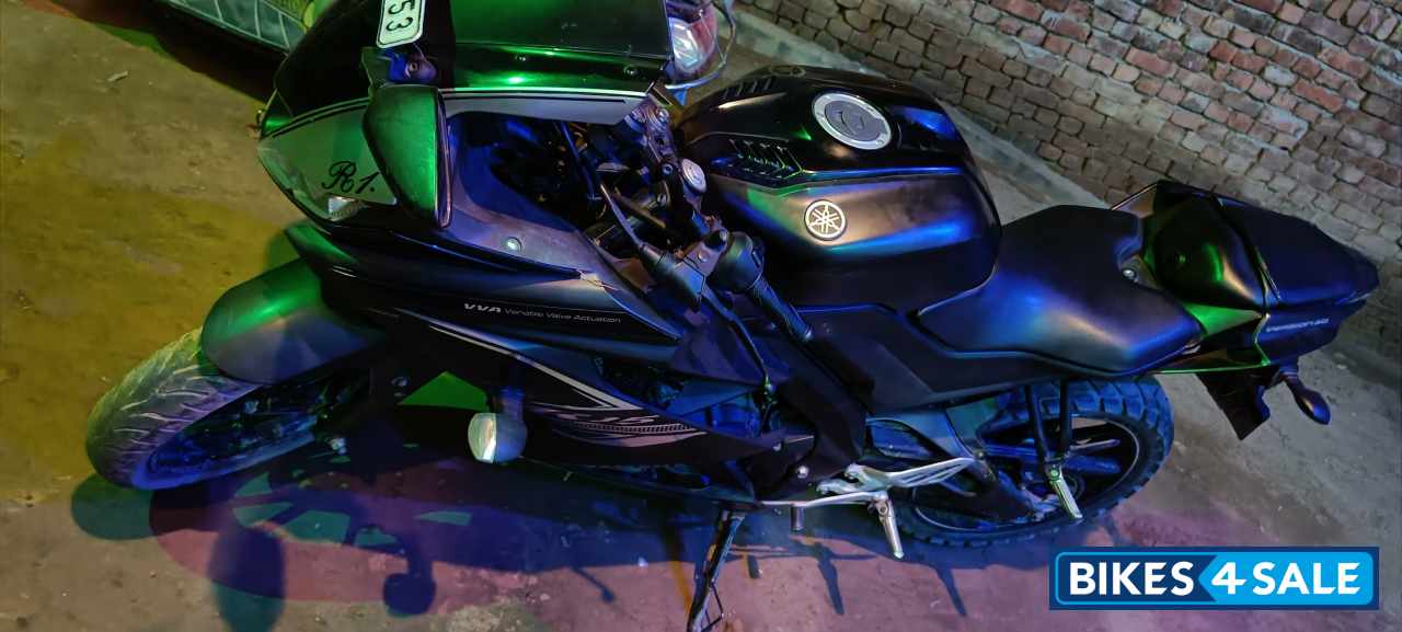 Black Yamaha YZF R15 V3