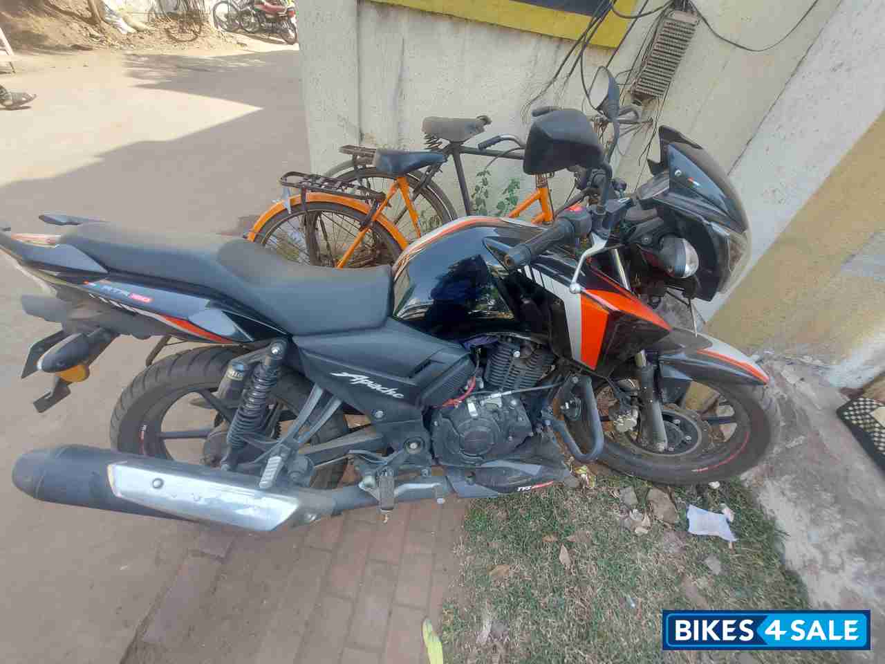 Red Black TVS Apache RTR 160