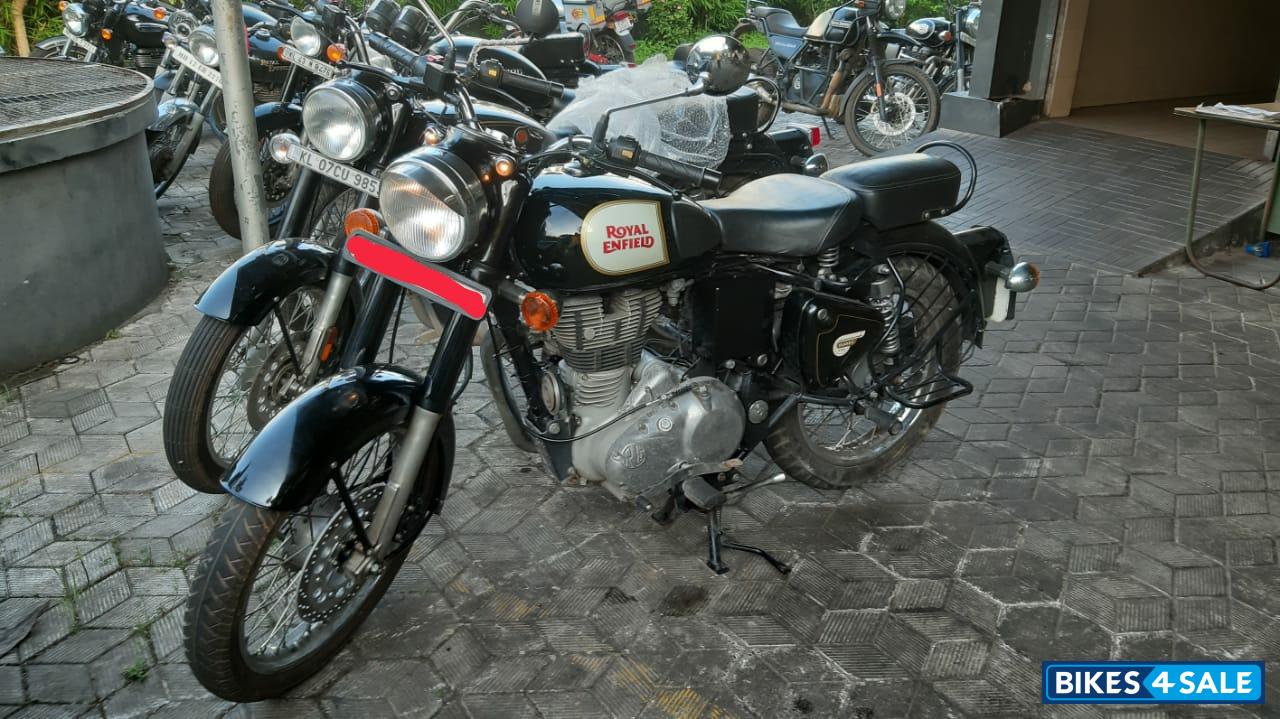 Black Royal Enfield Classic 350 BS VI