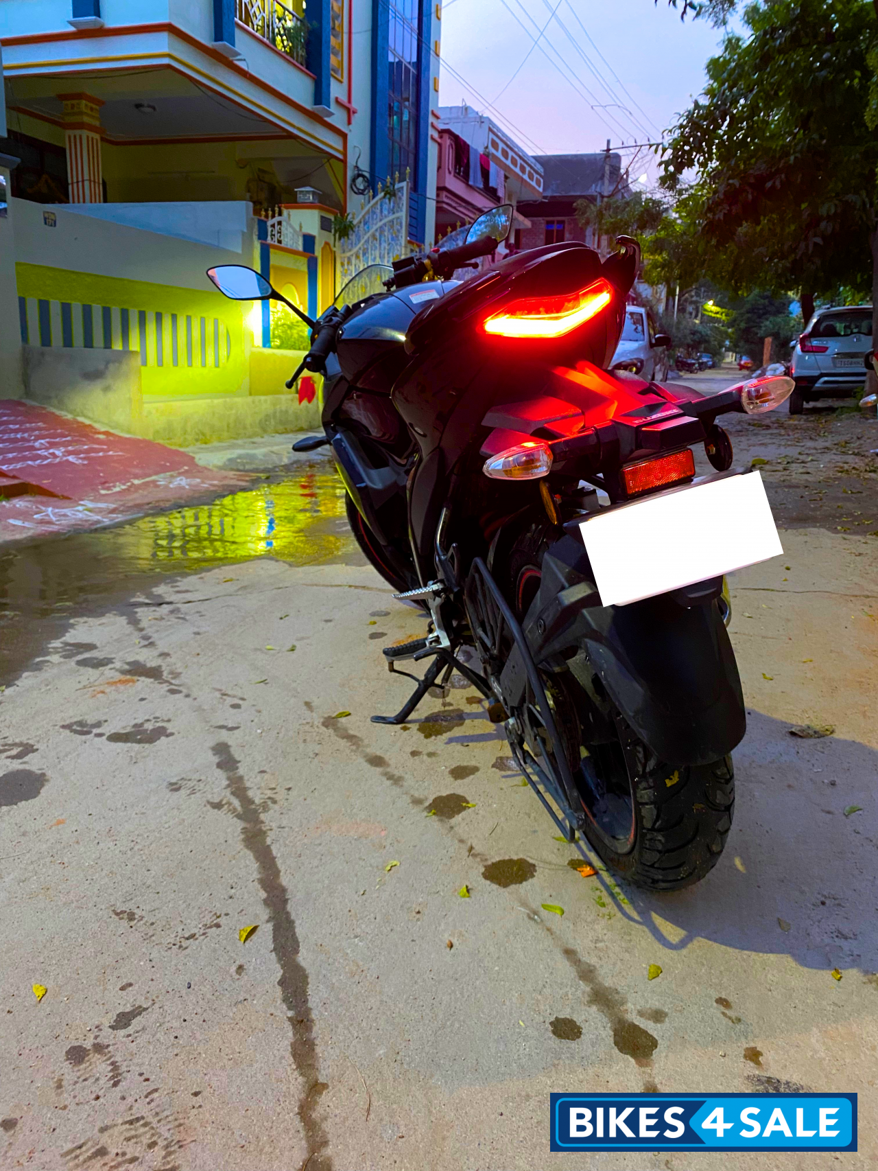 Sparkle Black Suzuki Gixxer SF Fi