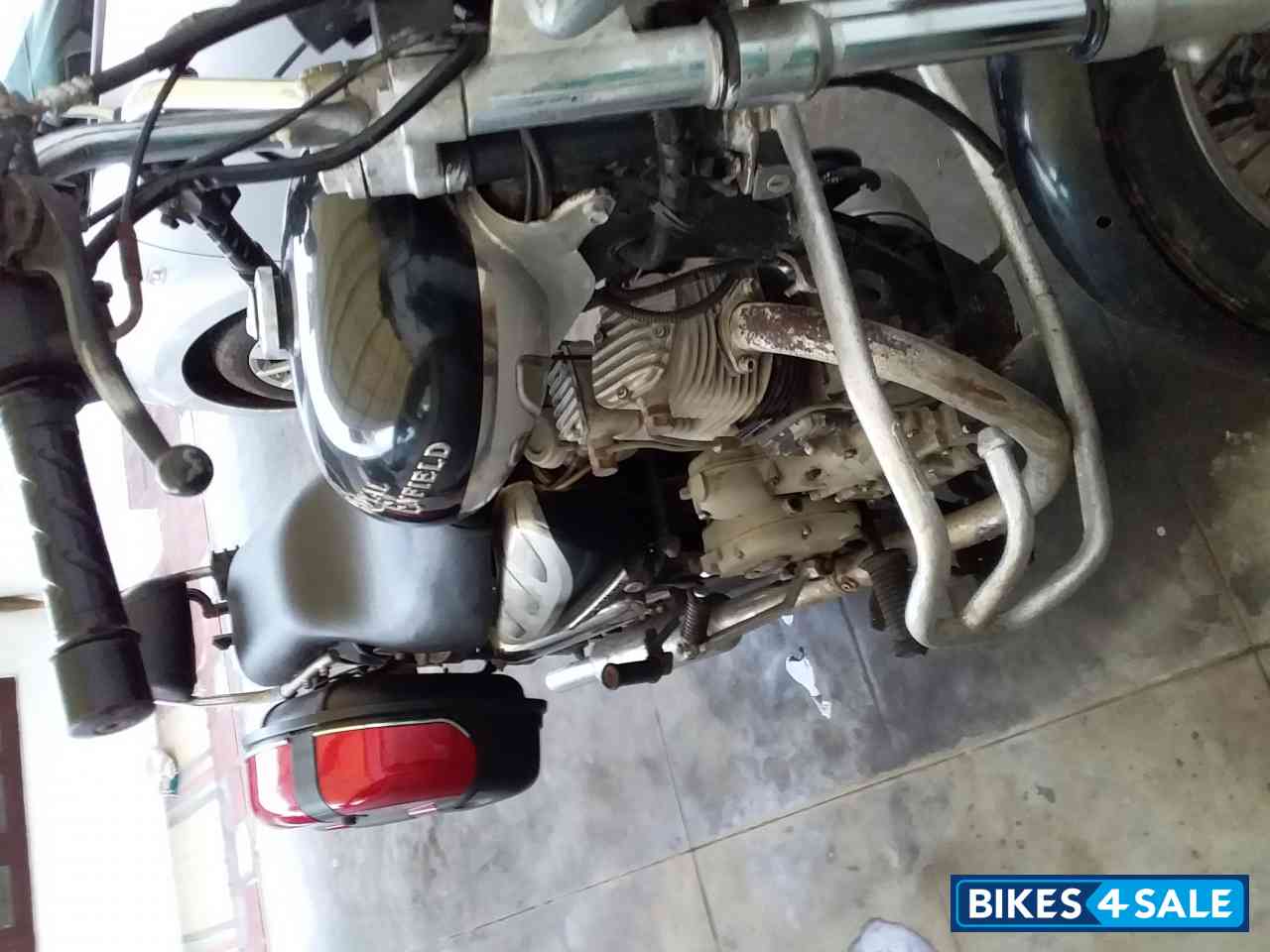 Black Royal Enfield Thunderbird 350