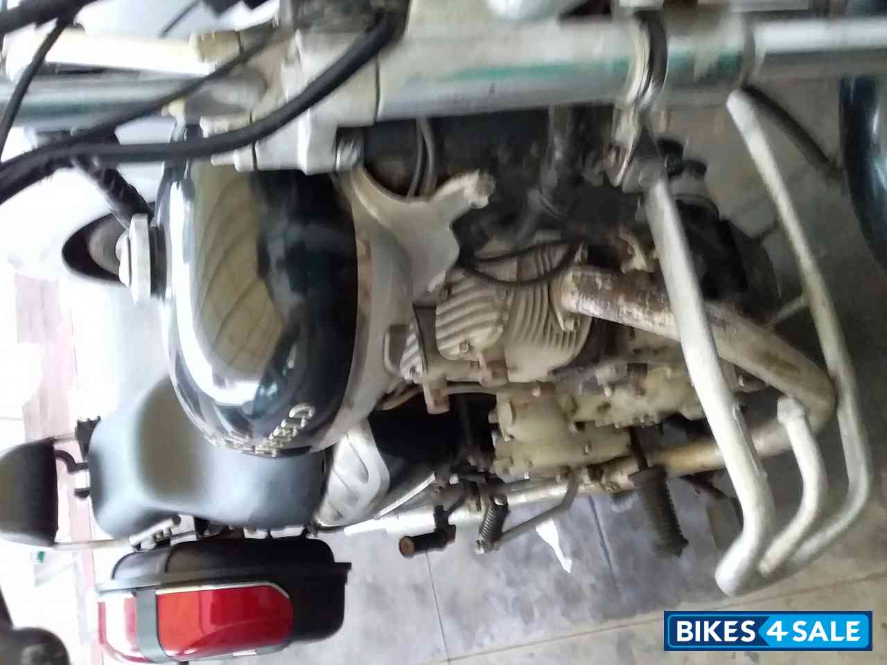 Black Royal Enfield Thunderbird 350