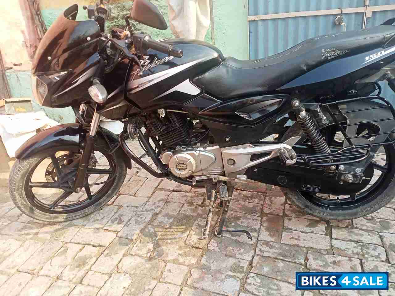 Midnight Black Bajaj Pulsar 150 DTSi
