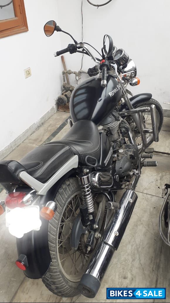 Black Royal Enfield Thunderbird 350