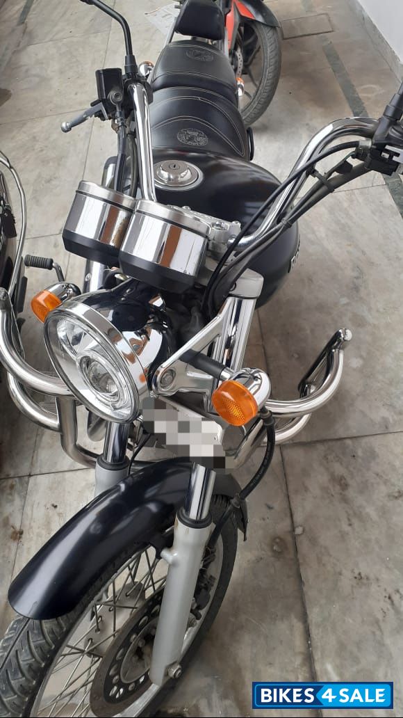 Black Royal Enfield Thunderbird 350