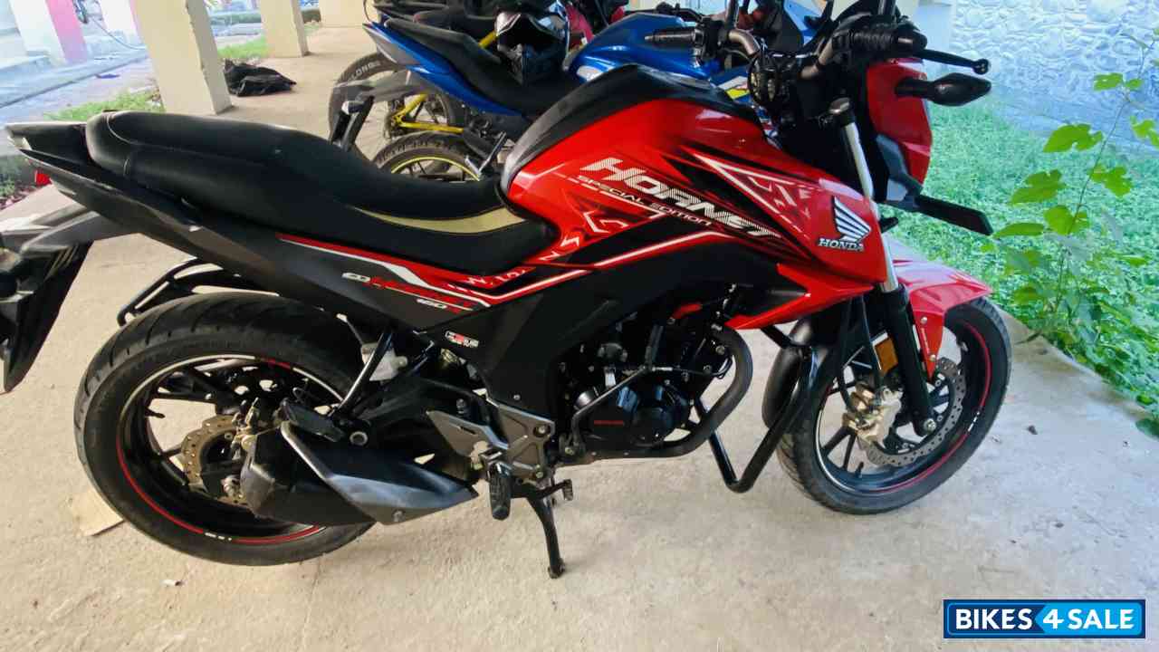 Sports Red Honda CB Hornet 160R