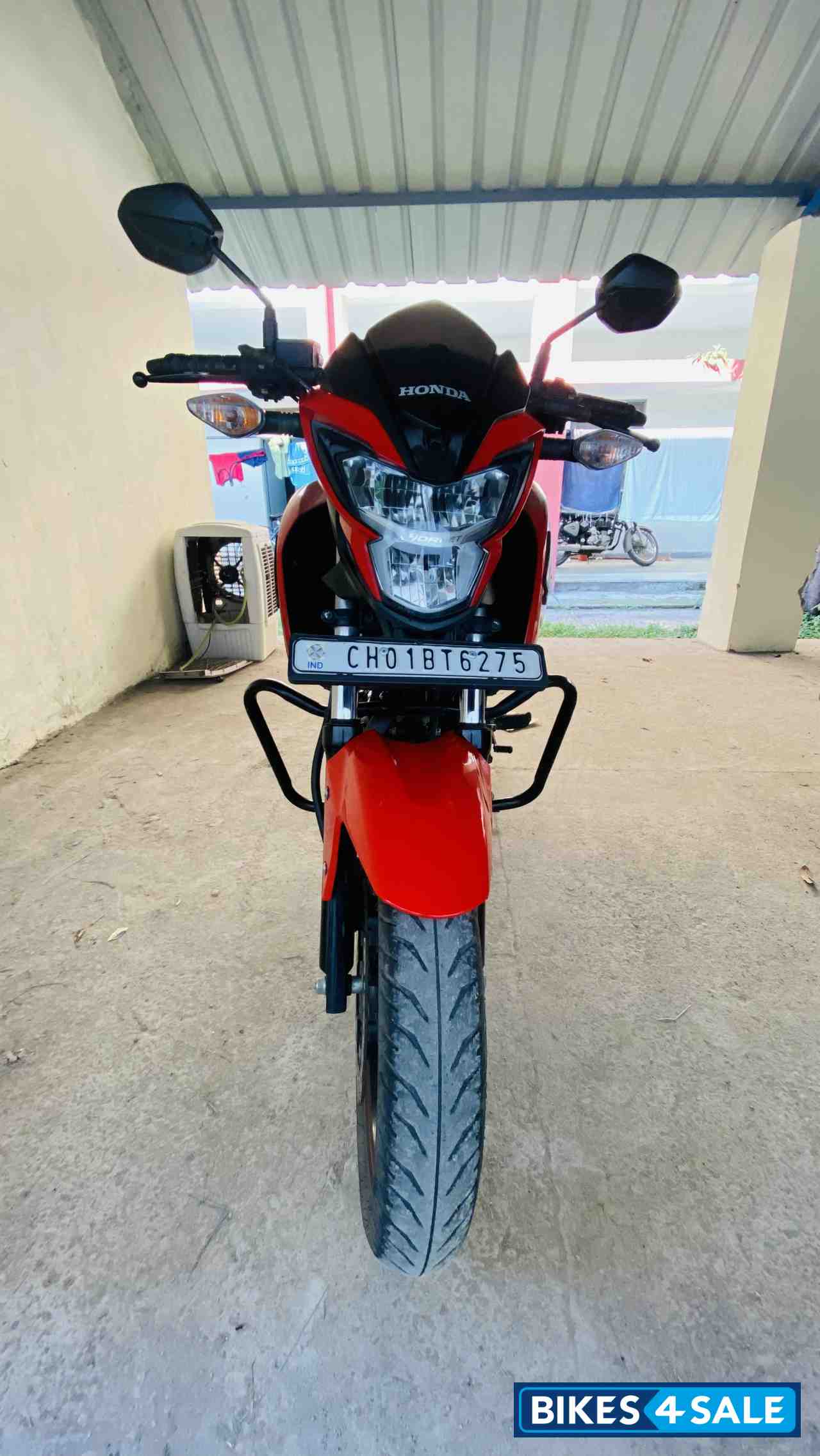 Sports Red Honda CB Hornet 160R