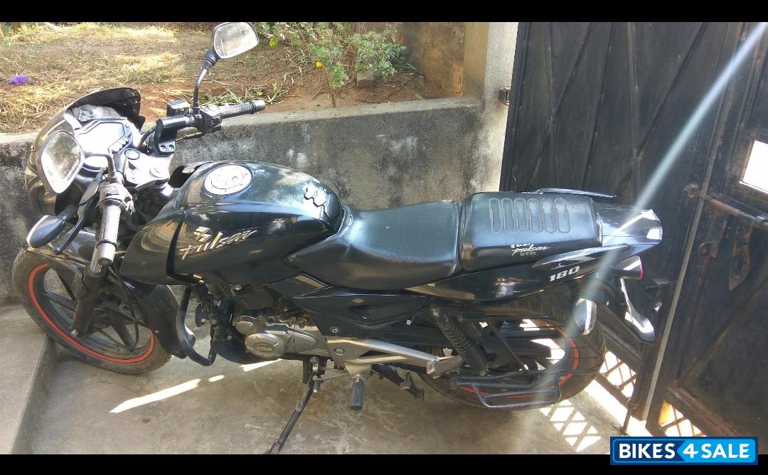 Black Bajaj Pulsar 180 DTSi