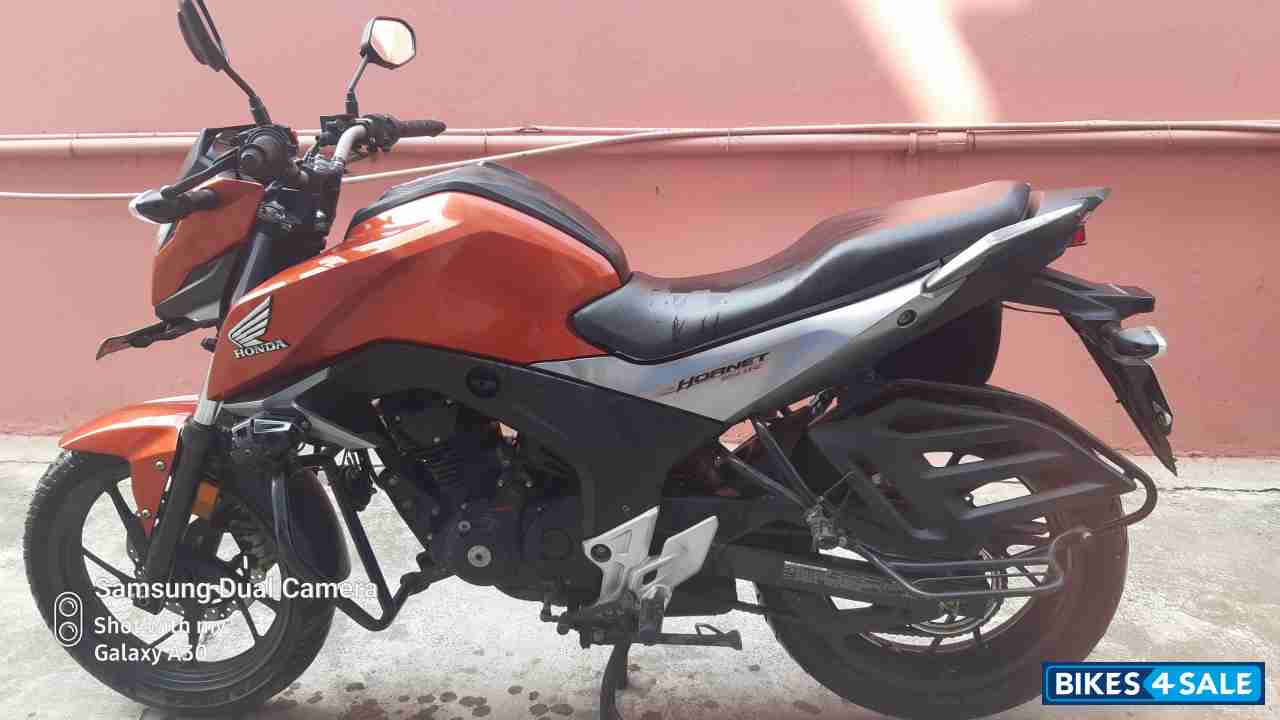 Neo Orange Metallic Honda CB Hornet 160R ABS