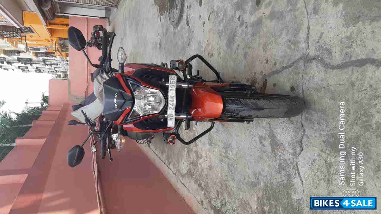 Neo Orange Metallic Honda CB Hornet 160R ABS