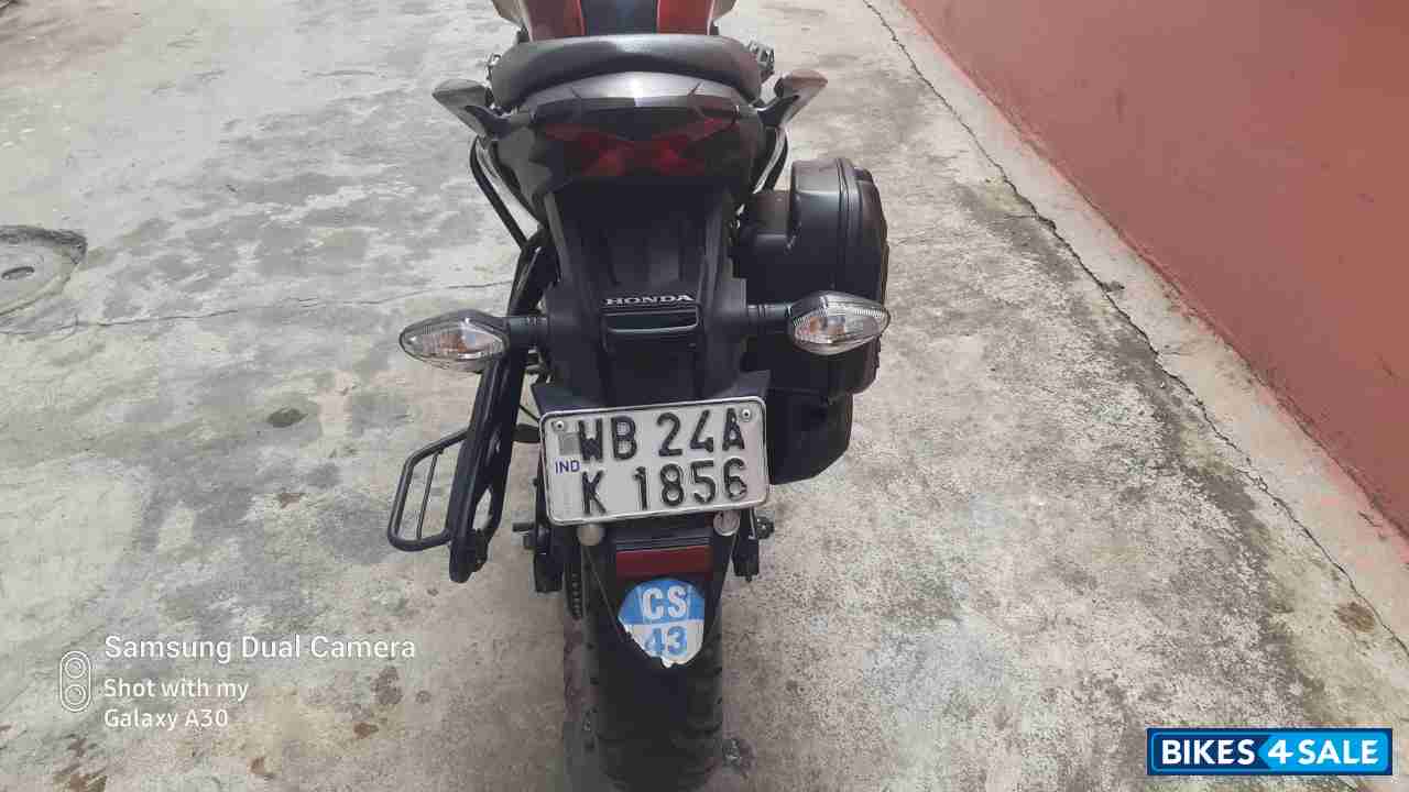 Neo Orange Metallic Honda CB Hornet 160R ABS