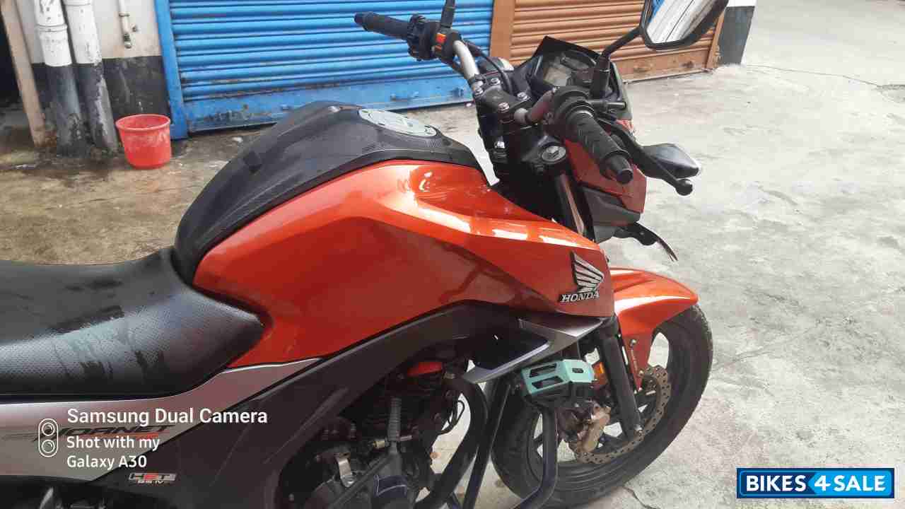 Neo Orange Metallic Honda CB Hornet 160R ABS
