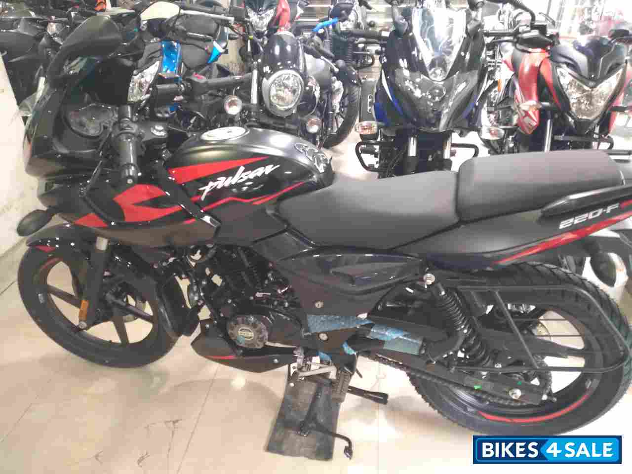 Bajaj Pulsar 220F