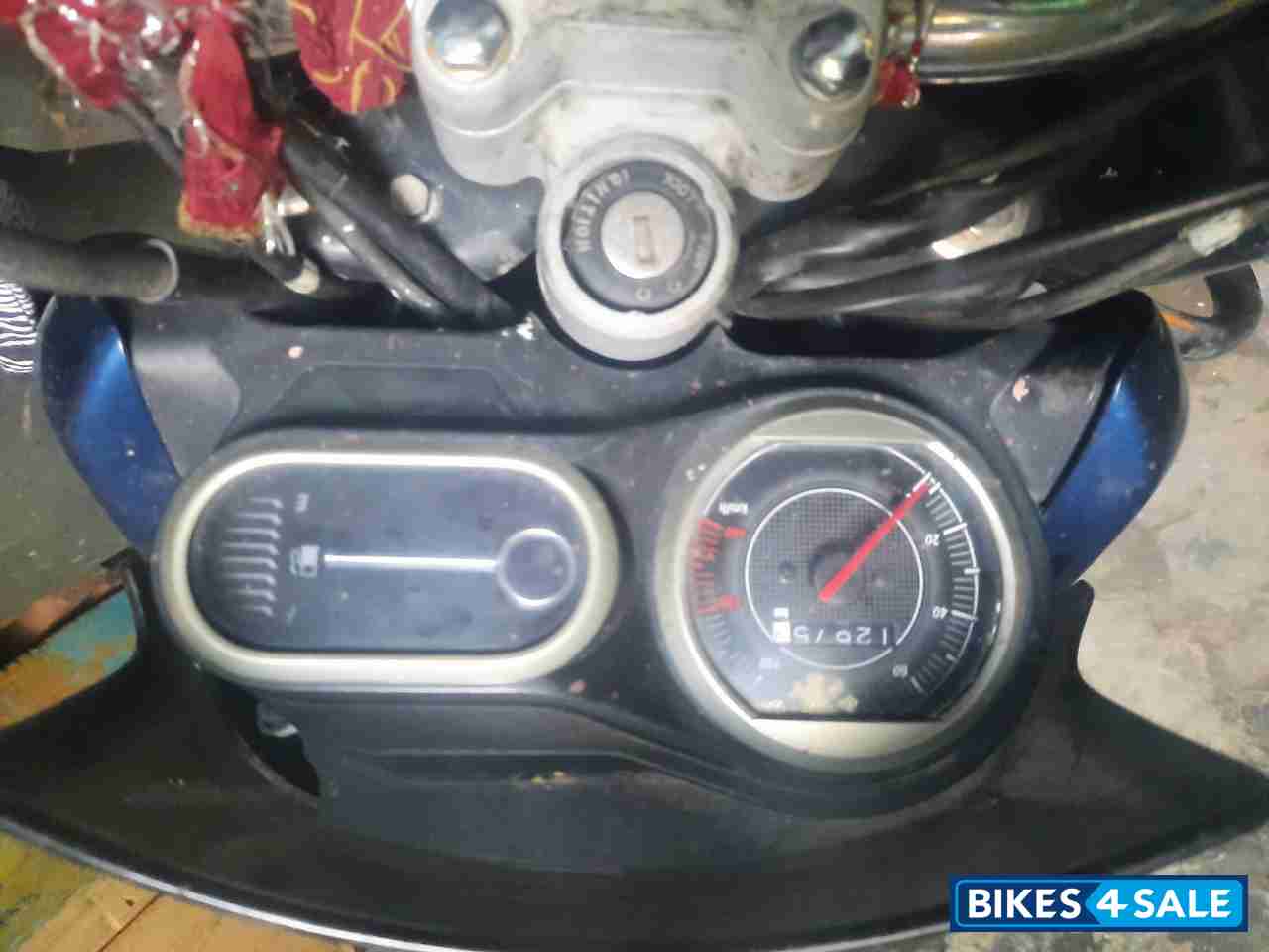 Bajaj V15