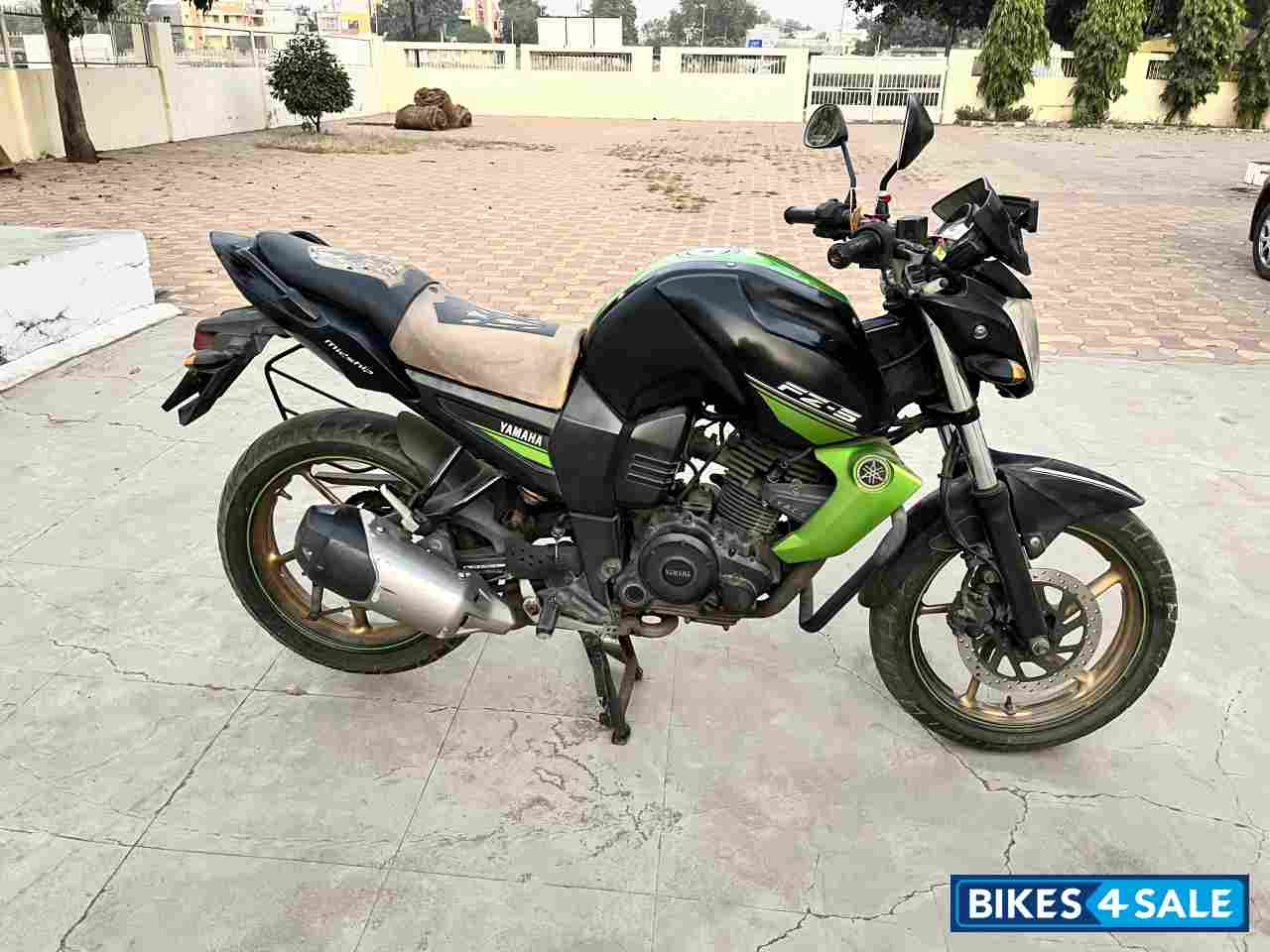 Black Green Yamaha FZ-S