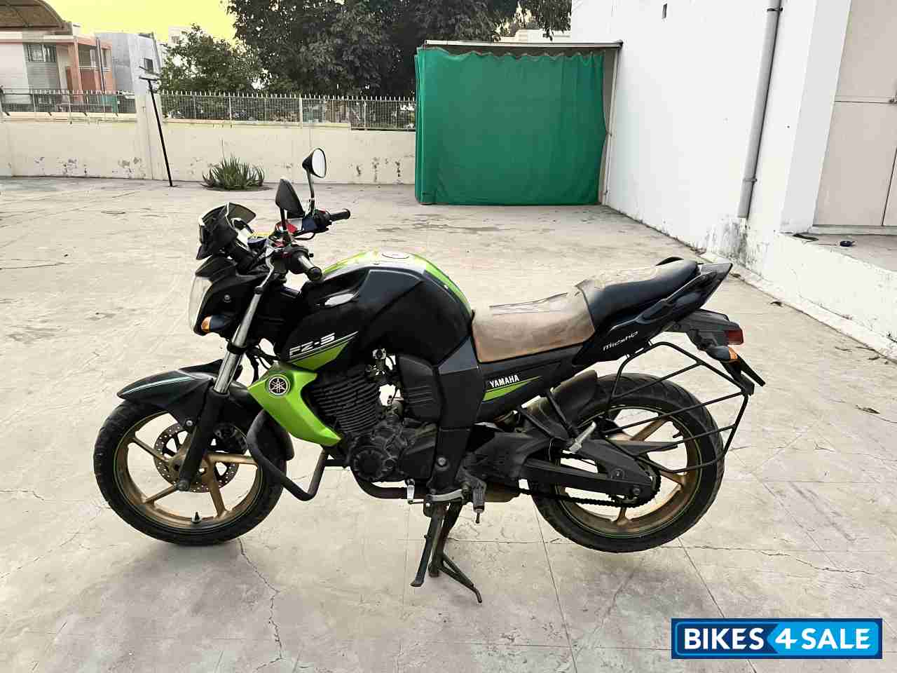 Black Green Yamaha FZ-S