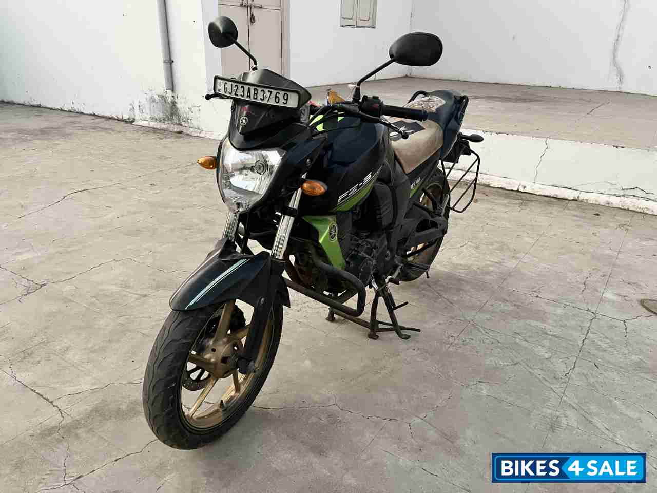 Black Green Yamaha FZ-S