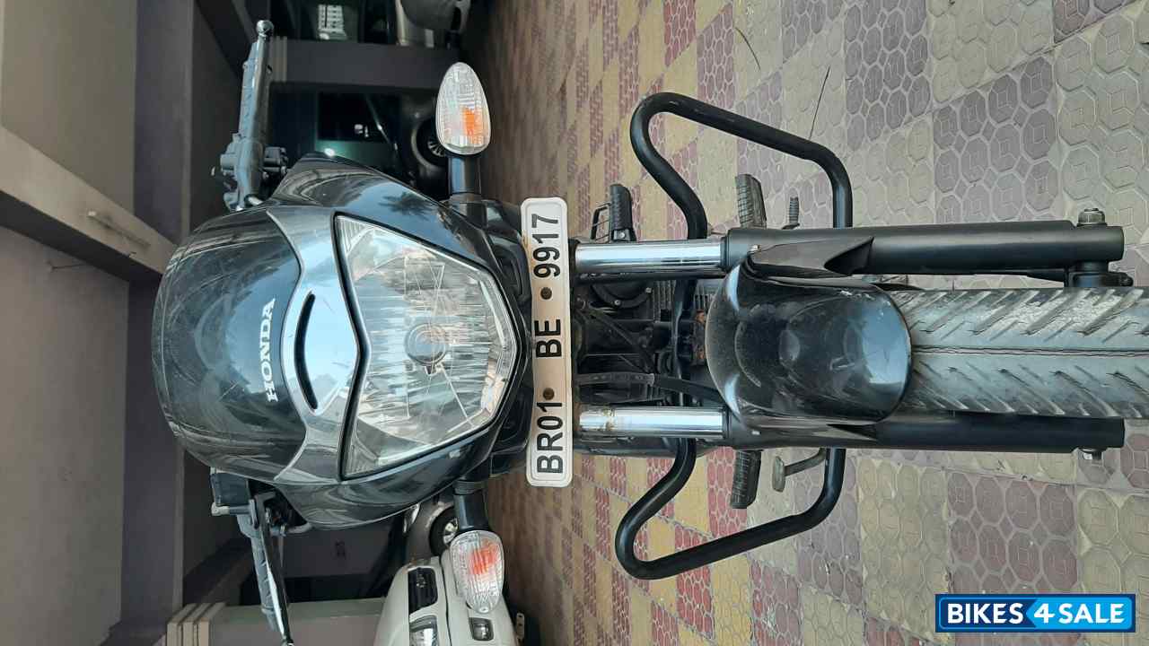 Black Honda CB Unicorn