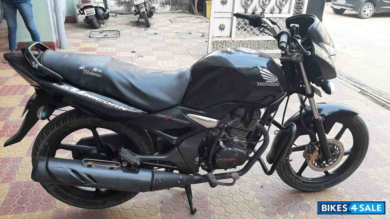 Black Honda CB Unicorn