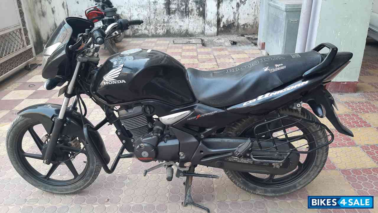 Black Honda CB Unicorn
