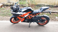 White KTM RC 200