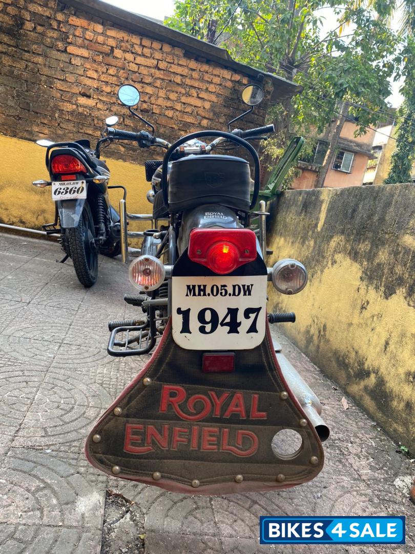 Black Royal Enfield Bullet Standard 350