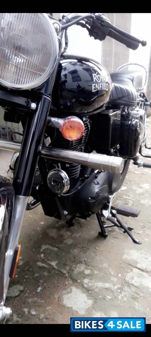 Jet Black Royal Enfield Bullet 350 ES BS6