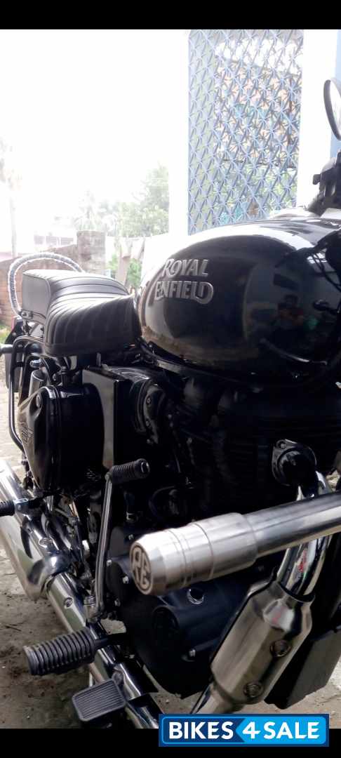 Jet Black Royal Enfield Bullet 350 ES BS6