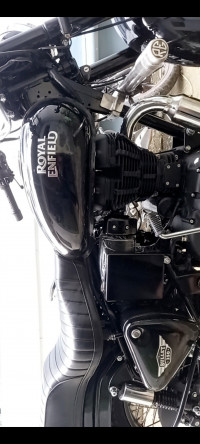 Jet Black Royal Enfield Bullet 350 ES BS6