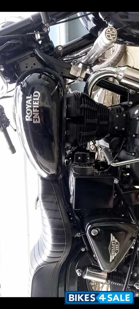 Jet Black Royal Enfield Bullet 350 ES BS6