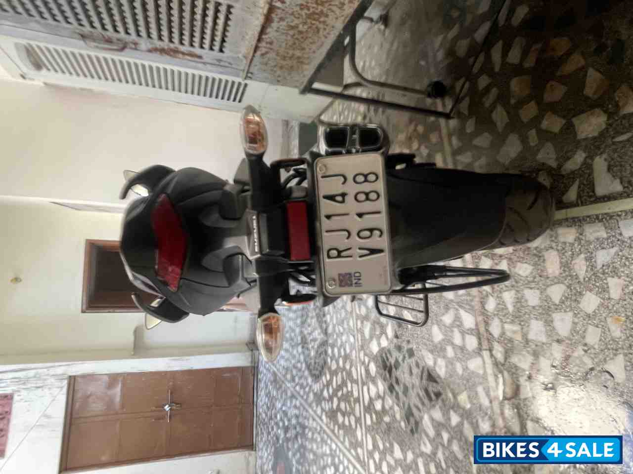 Black Suzuki Gixxer SF 250 Black Suzuki Gixxer SF 250