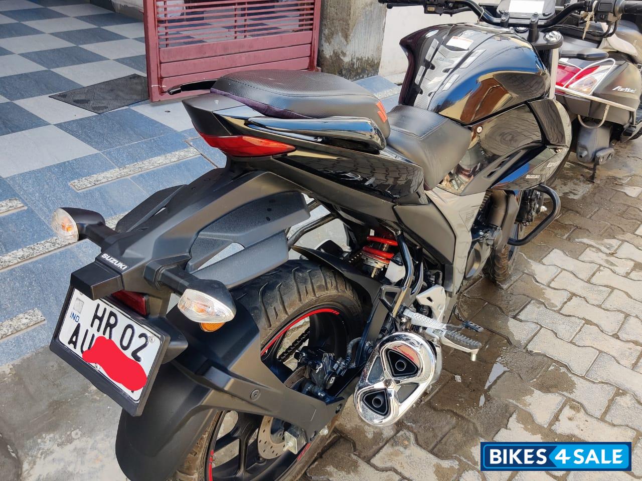 Black Suzuki Gixxer BS6