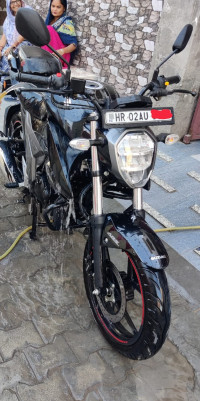 Black Suzuki Gixxer BS6