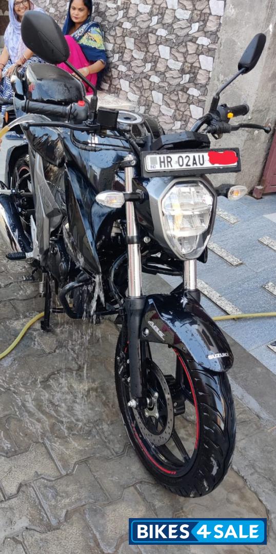 Black Suzuki Gixxer BS6