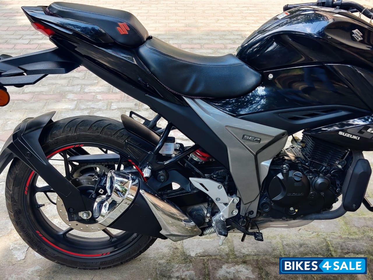 Black Suzuki Gixxer BS6