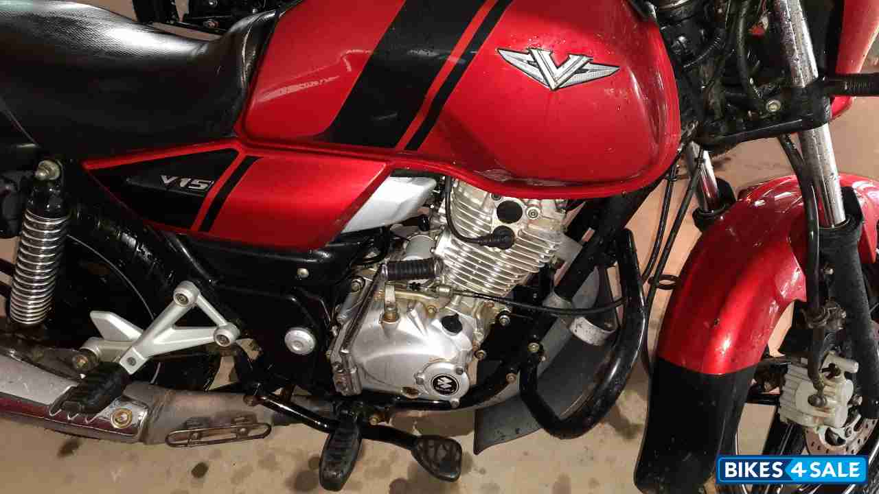 Red Bajaj V15