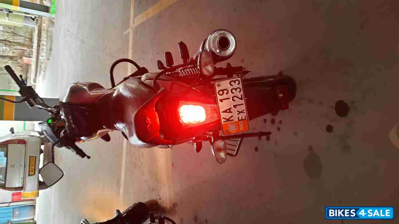 Red Bajaj V15