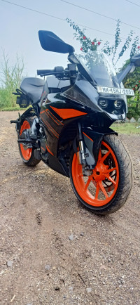 Black KTM RC 200 2020
