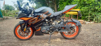 Black KTM RC 200 2020