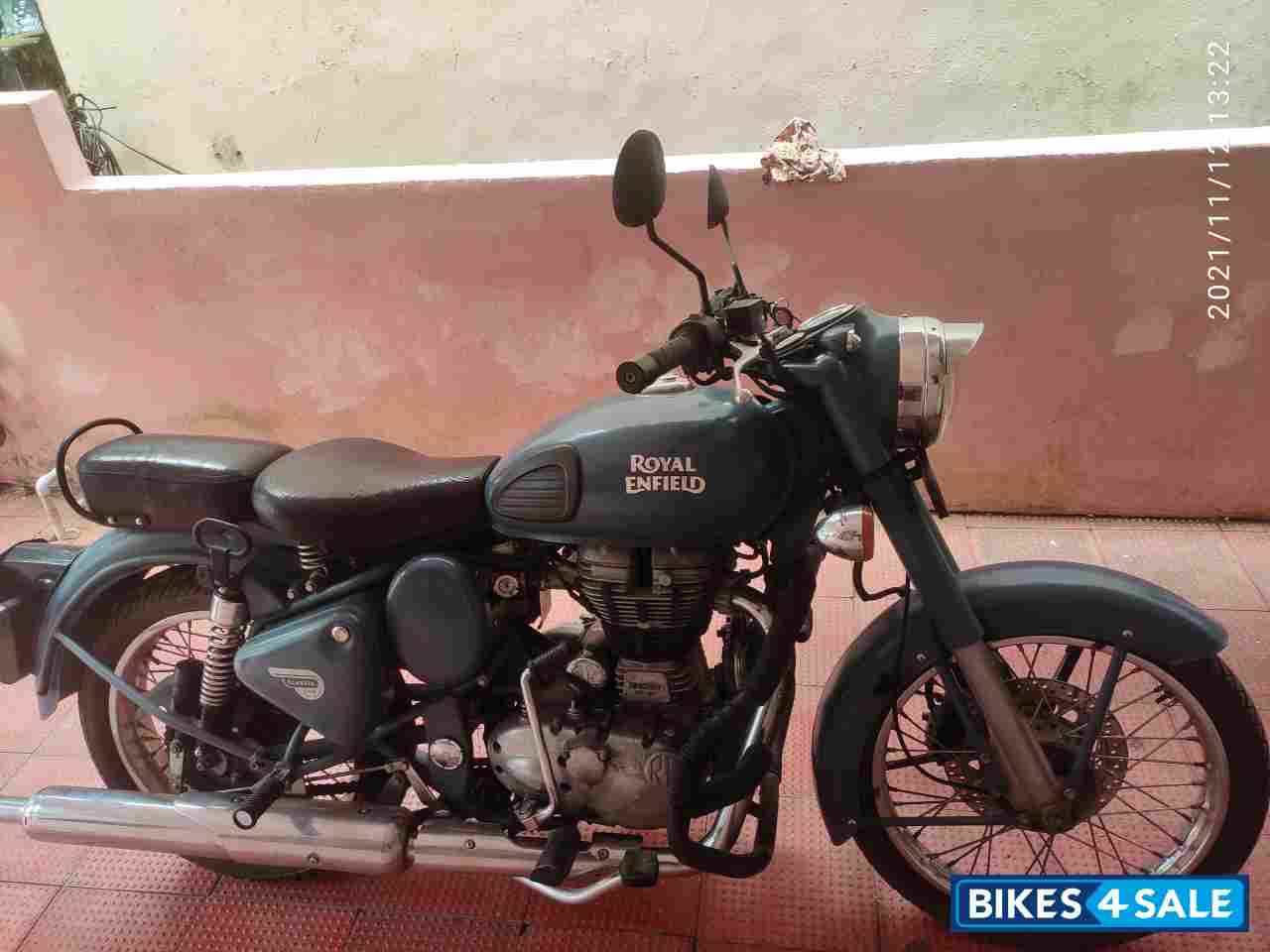 Royal Enfield Classic Squadron Blue