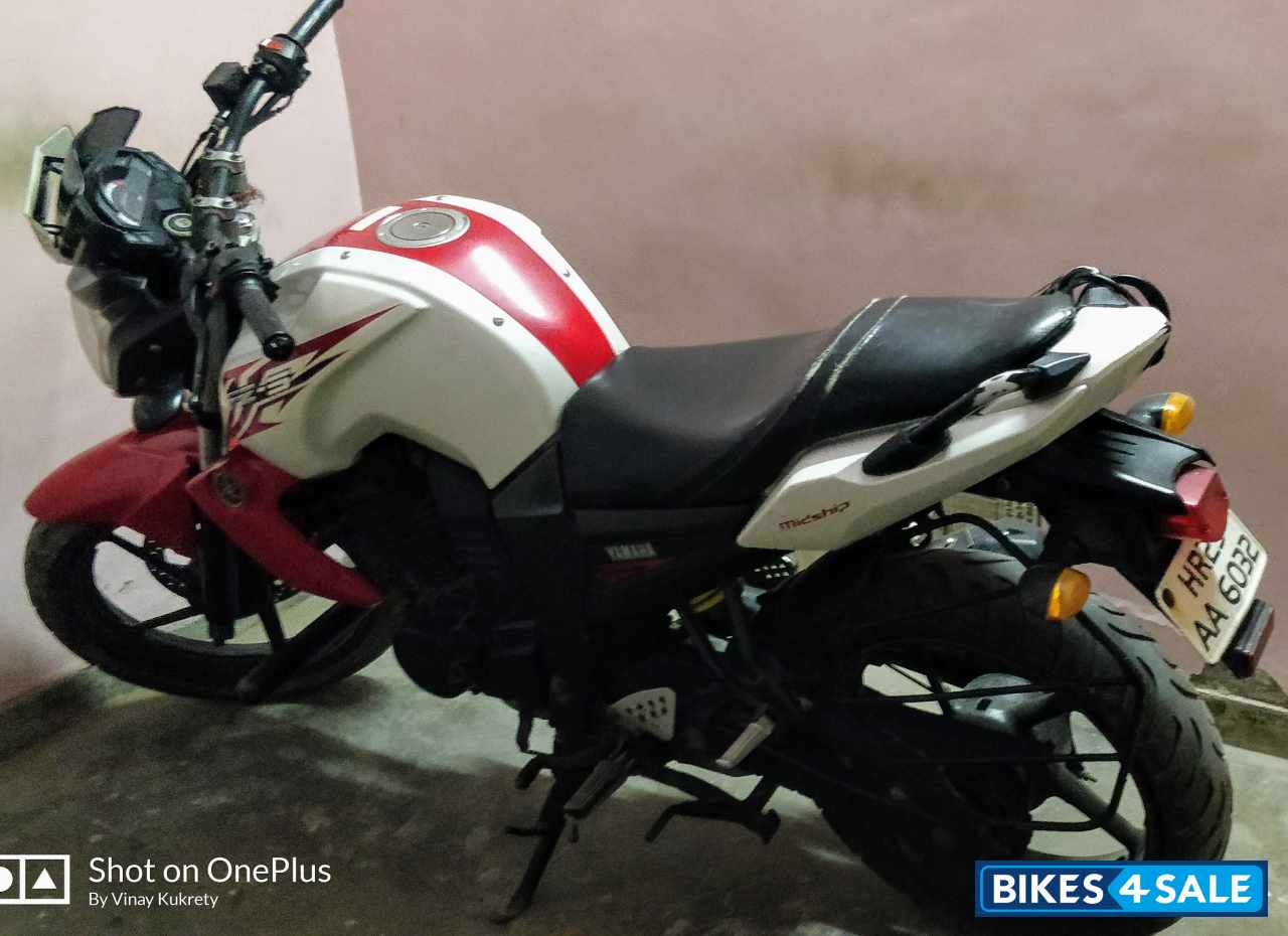 White & Red Yamaha FZ-S