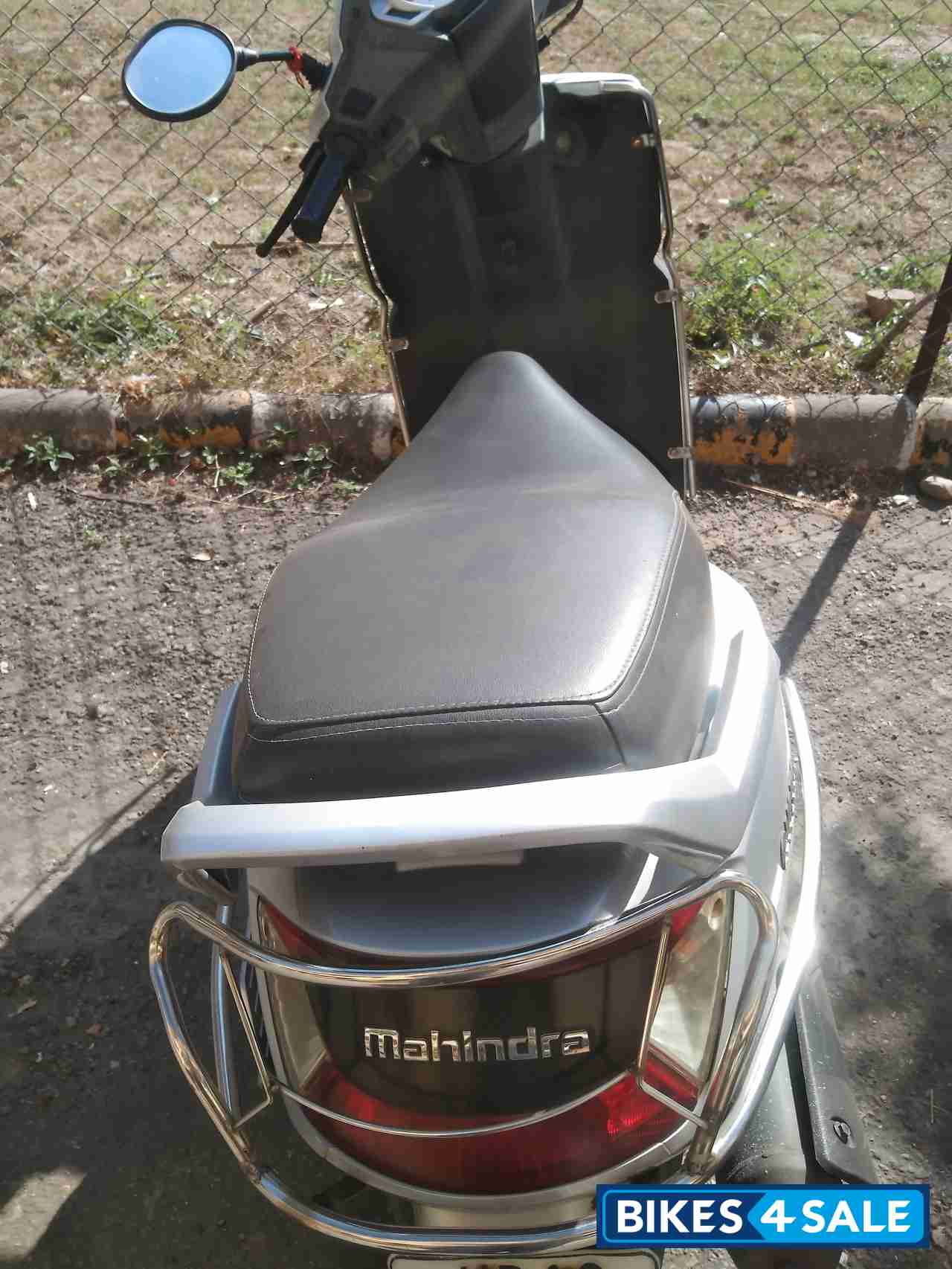 Mahindra Gusto