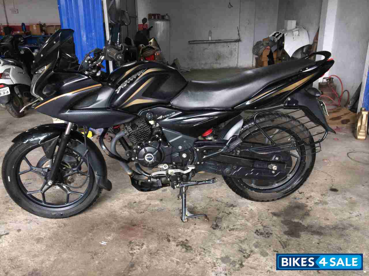 Black Bajaj Discover 150 F