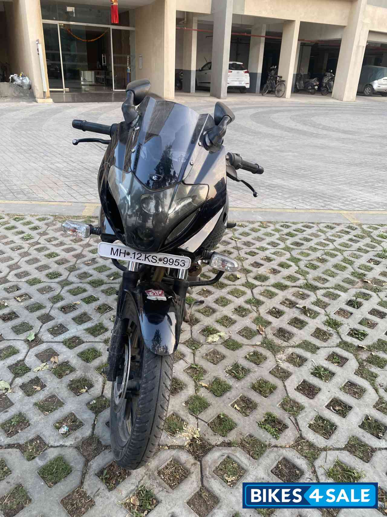 Bajaj Pulsar 220F