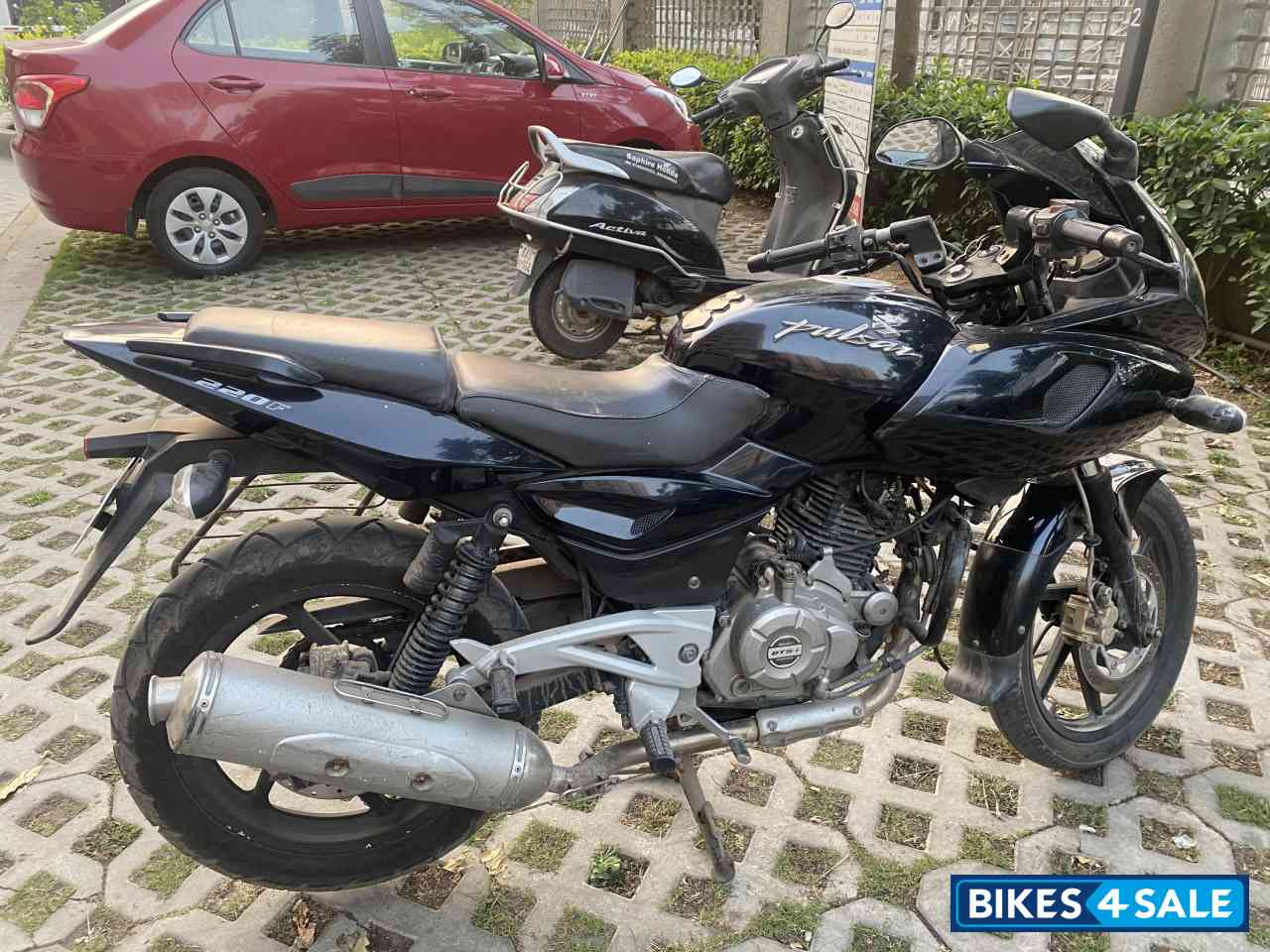 Bajaj Pulsar 220F