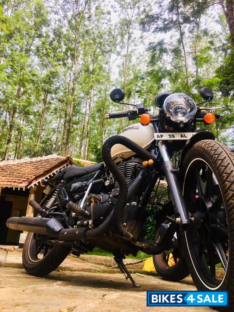 White Royal Enfield Thunderbird X 350